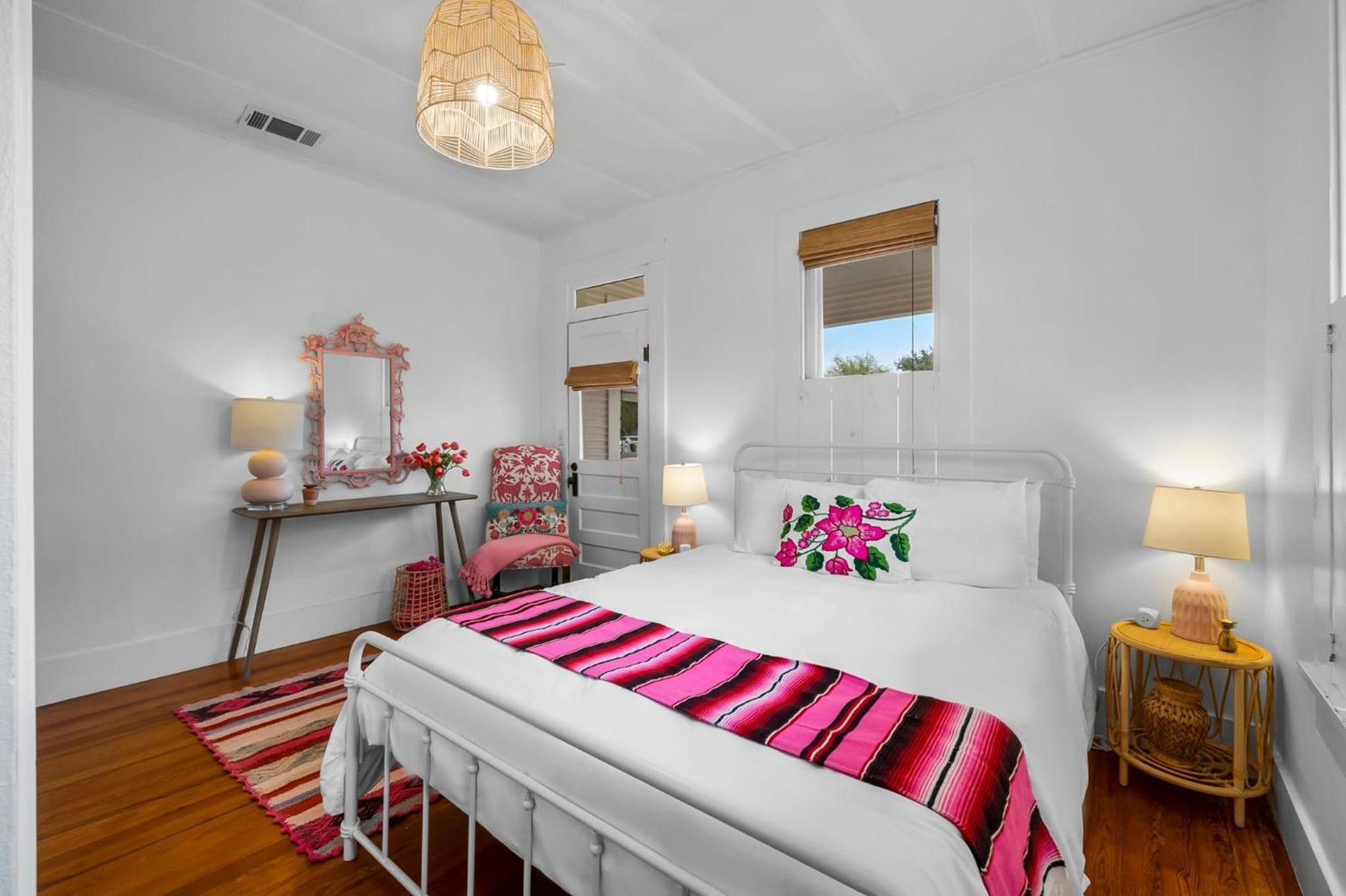 Pink Duchess - Mins To Main Hot Tub & Fire Pit Villa เฟรเดอริกส์เบิร์ก ภายนอก รูปภาพ