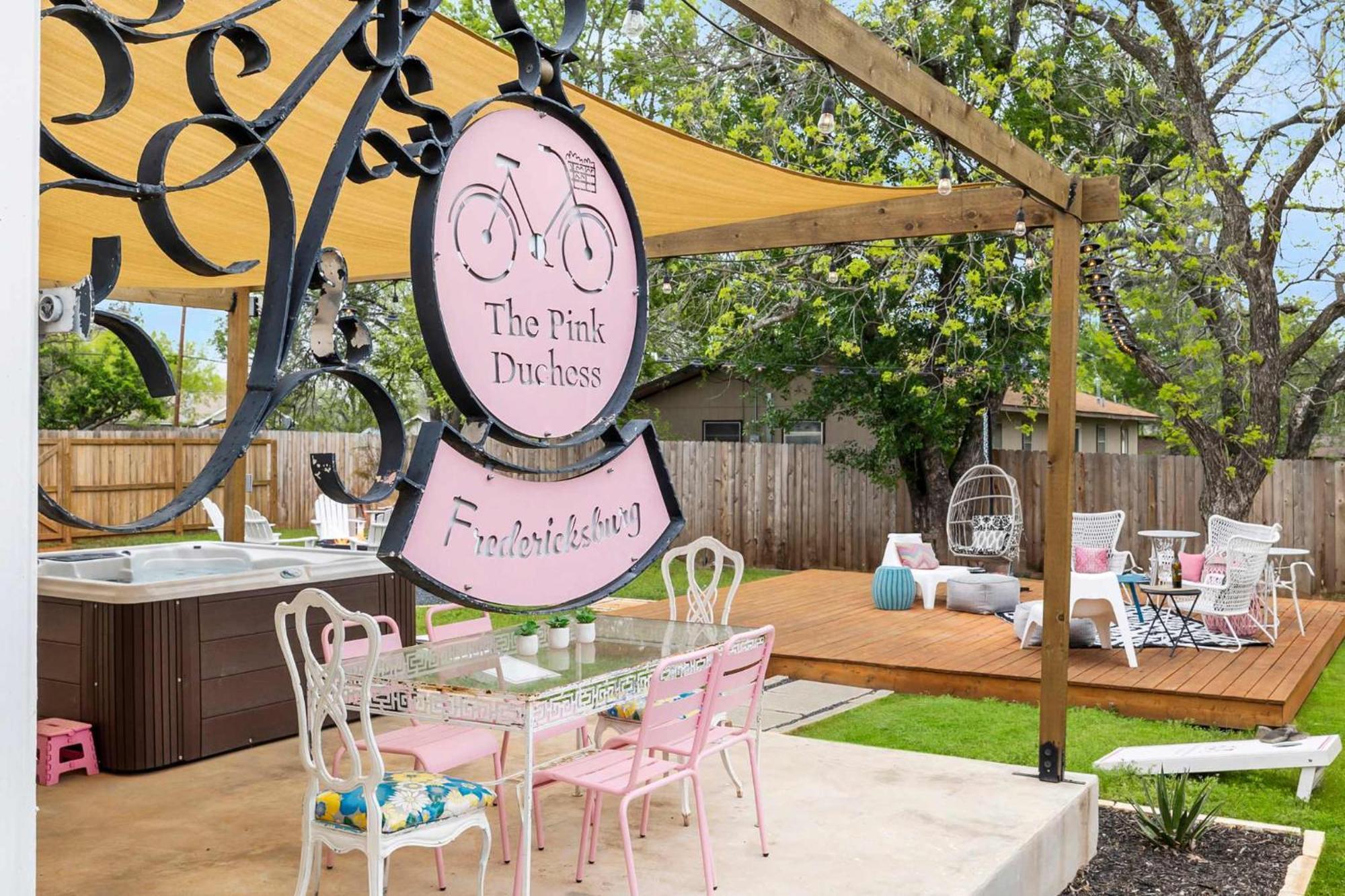 Pink Duchess - Mins To Main Hot Tub & Fire Pit Villa เฟรเดอริกส์เบิร์ก ภายนอก รูปภาพ